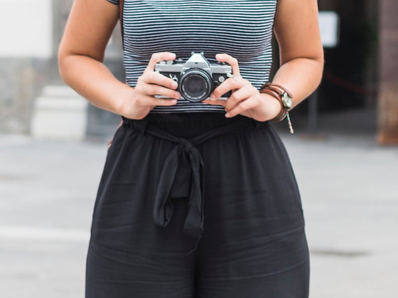 ¡Adiós jeans! Los pantalones de lazo son la tendencia elegante ideal para mujeres después de los 40: así se usan