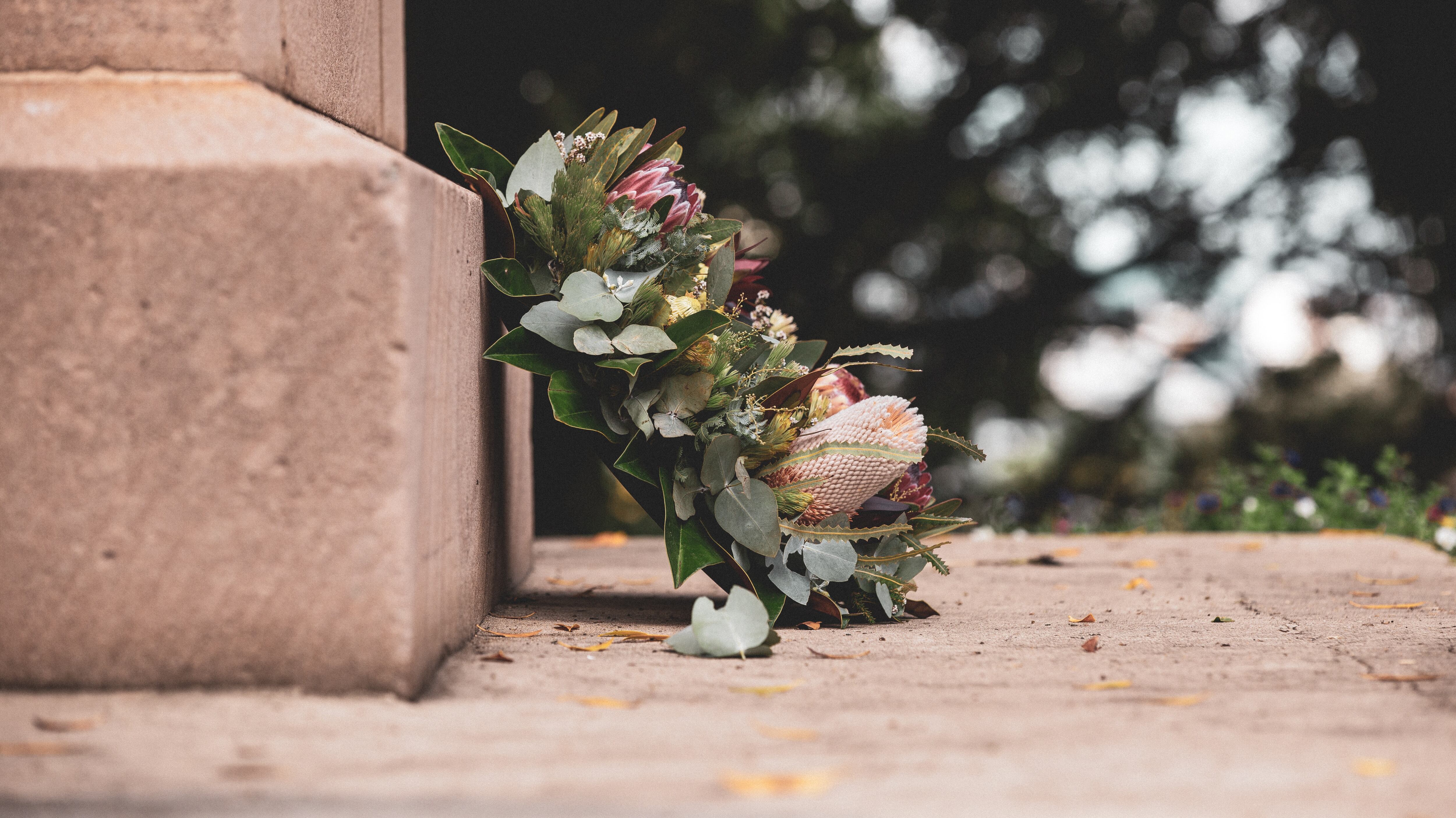 mujer visitó la tumba de su hijo y captó sucesos paranormales