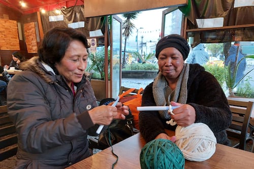 Atucucho: El taller de costura donde las mujeres cuidadoras tejen su propia libertad financiera