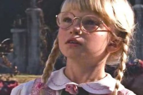 Así luce hoy Amanda Thripp, la niña de las trenzas en ‘Matilda’