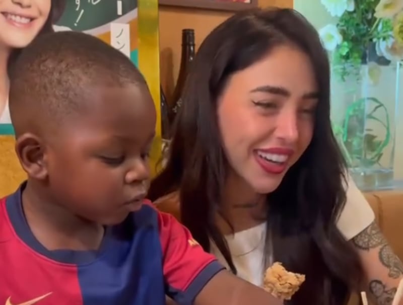 Nicki Nicole se divierte con Keyne, el hermanito de Lamine Yamal