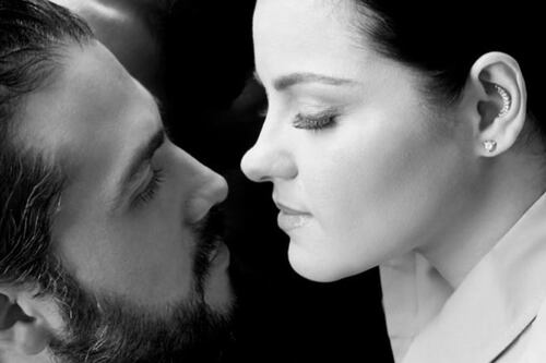 “Envidiosos”: Andrés Tovar defiende como todo un caballero a Maite Perroni tras crueles críticas contra ella