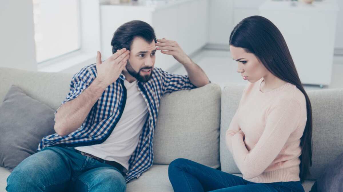 Una señal de alerta: las 3 señales que tu relación se estaría volviendo tóxica