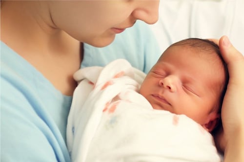 Alarmante estadística: Ecuador registra más de 32.000 nacimientos de madres adolescentes, según el INEC