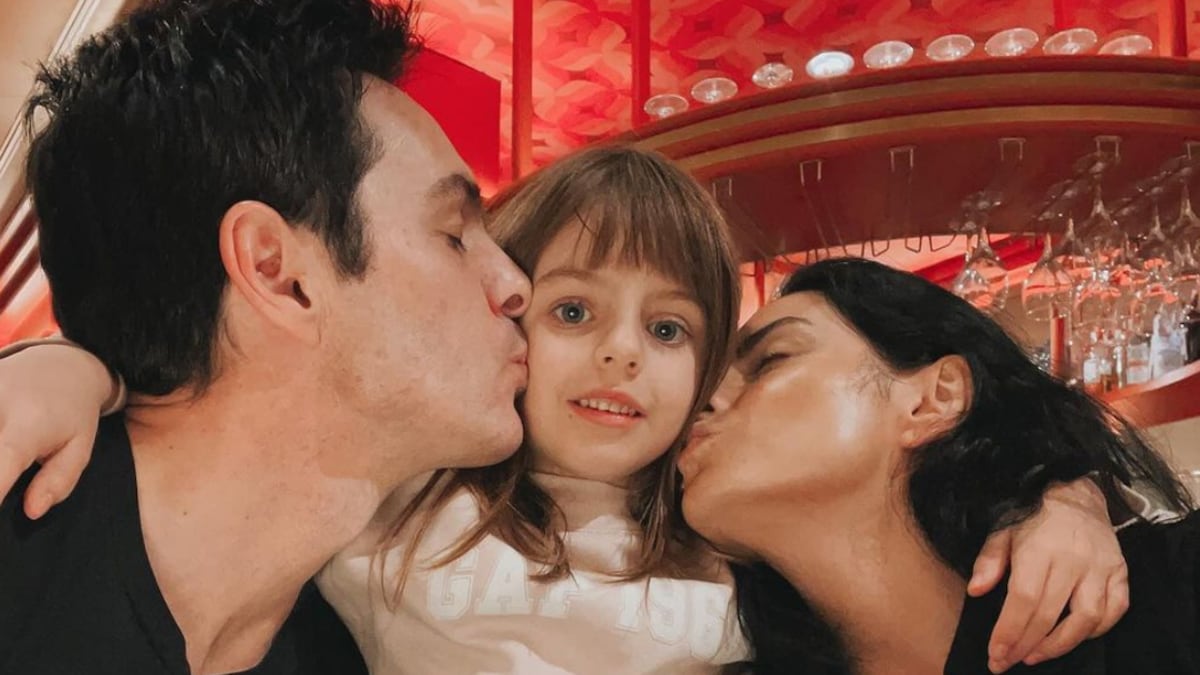 Kailani rompe “el gen Derbez” con un glamoroso vestido dorado en su cumpleaños