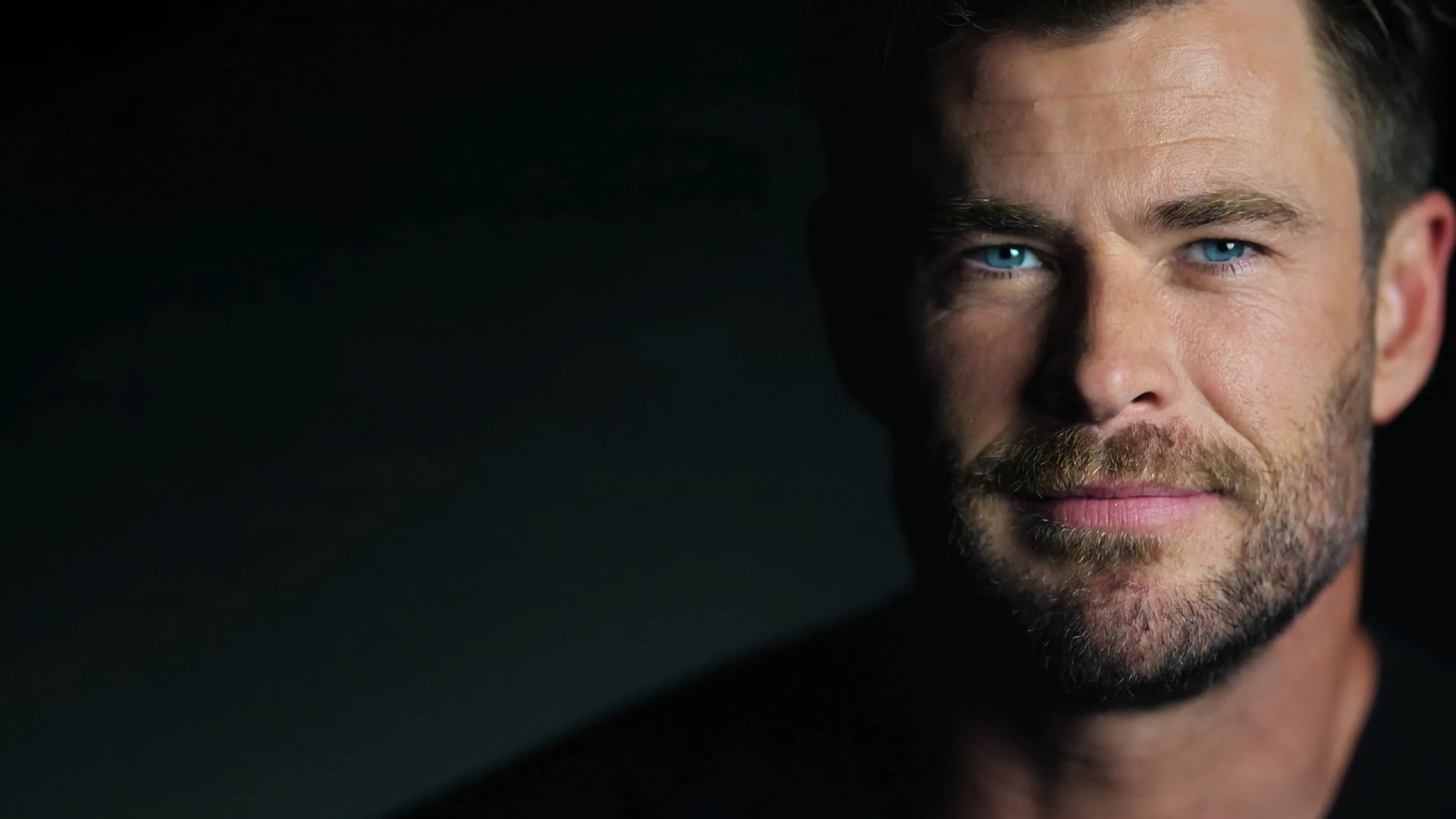 Nació en Australia el 11 de agosto de 1983 y comenzó su carrera como actor en 2002. Foto: NatGeo y Disney.