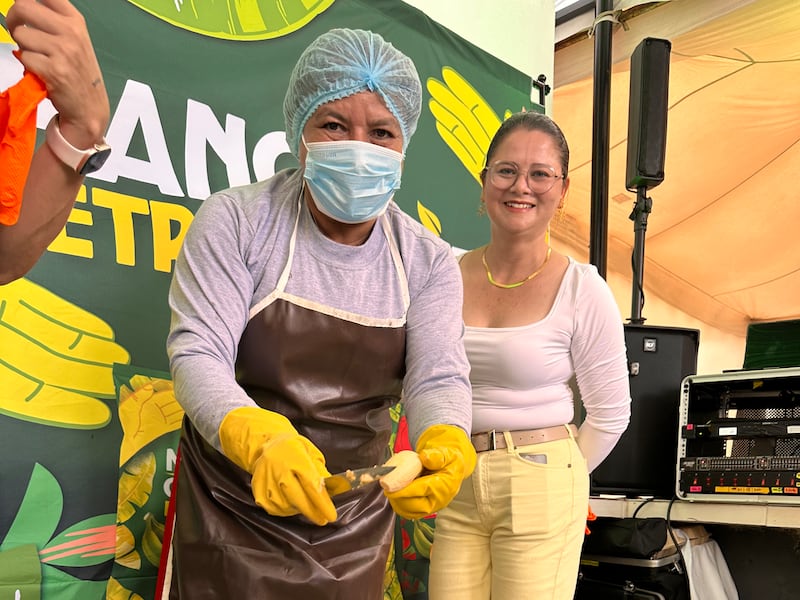 El ingrediente secreto del campo: Las manos humanas que transforman el plátano ecuatoriano detrás de Natuchips
