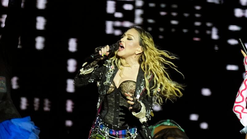“Les molesta que no sea joven”: críticas a Madonna por actitud ‘vulgar’ en Río de Janeiro