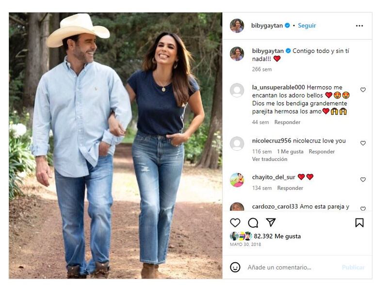 Biby Gaytán ha desafiado a Carolina Herrera llevando jeans a sus 50 y ha conquistado