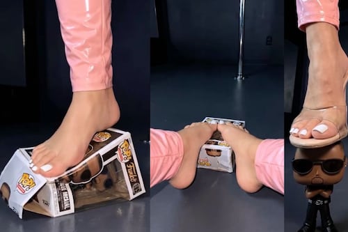 Modelo rompe figura de Kanye West con los pies y consigue miles de reacciones en redes sociales