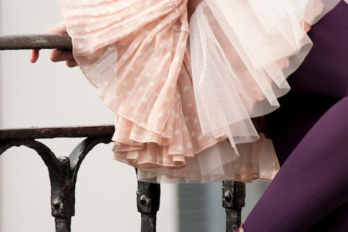 Los leggings están de vuelta: así se usarán con bailarinas para un look delicado y cómodo