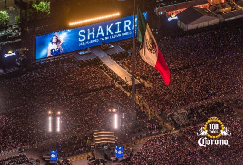 Corona conmemoró 100 años de historia con un concierto gratuito de Shakira en el Zócalo de la Ciudad de México, como un regalo a los mexicanos. El evento reafirmó su vínculo cultural con el país y su compromiso de seguir impulsando el progreso y el talento nacional