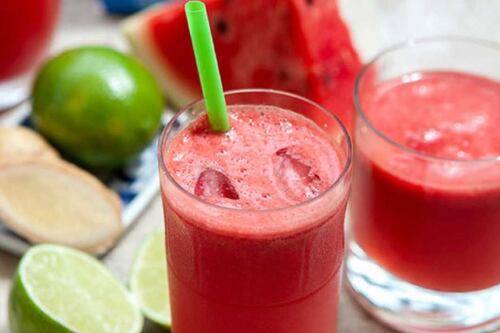 Receta de jugo natural de sandía y limón para mantener el cuerpo hidratado en el verano