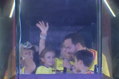 El tierno momento de Franci, la hija de Abelardo De La Espriella, en su primer discurso en Barranquilla