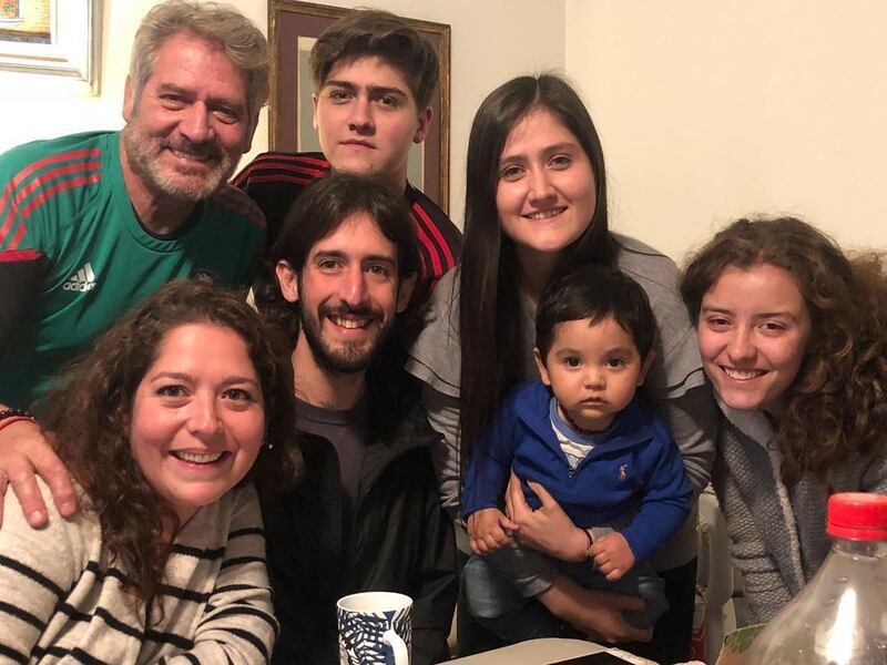 Leonardo Daniel y sus cinco hijos