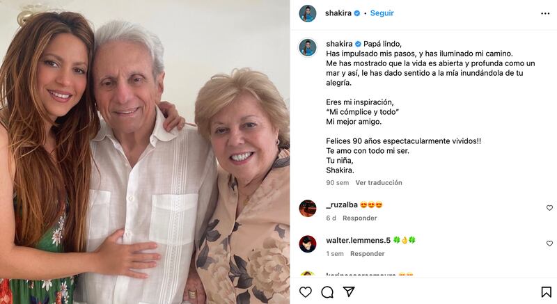 Shakira junto a sus papás.