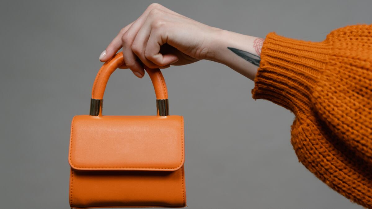 Este bolso equilibra elegancia y comodidad en uno solo.