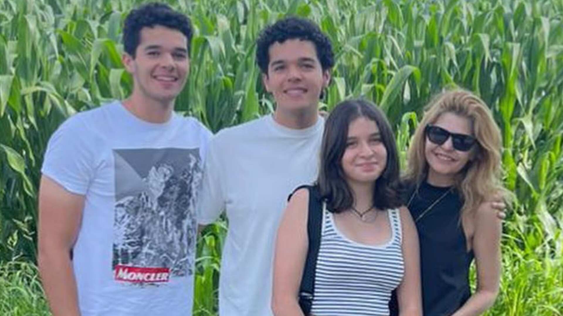 Itatí Cantoral y sus hijos