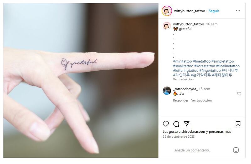 Los tatuajes en los dedos son bonitos y discretos