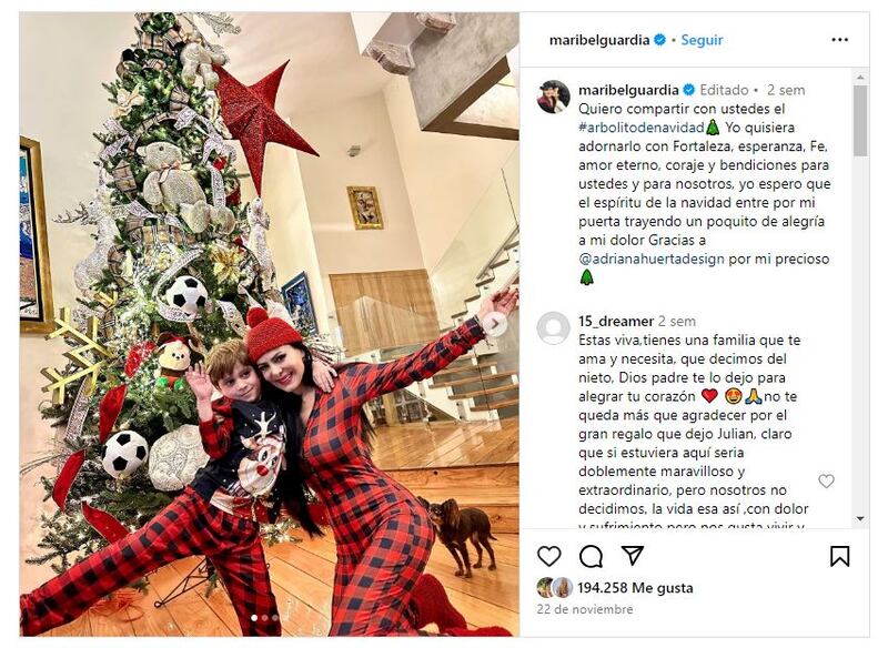 Maribel Guardia y su nieto junto a su árbol de Navidad