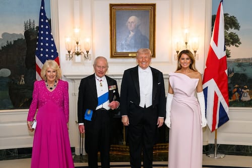 Duelo de Estilo en Washington: Melania Trump y la Reina Camila conquistan la Casa Blanca con “Diplomacia Fashion”
