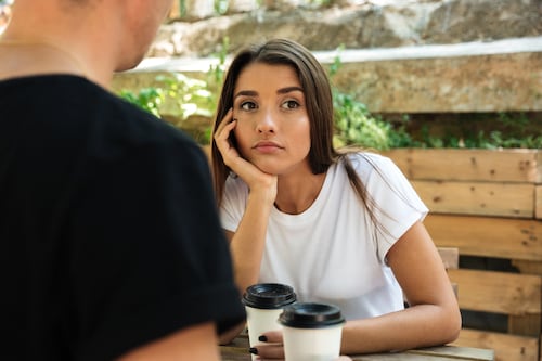 No está ‘bromeando’ contigo, te está haciendo bullying: 5 claves para identificarlo en la pareja
