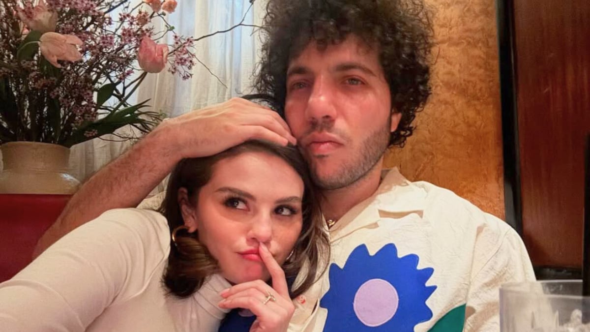 Benny Blanco reapareció en redes en medio de rumores de infidelidad.