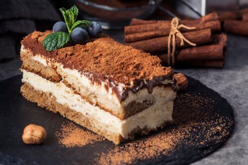 Conoce la curiosa historia del tiramisú, de los burdeles italiano hasta ser un postre global