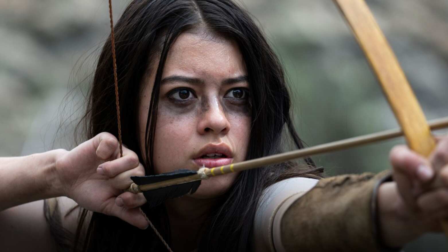 Amber Midhunter se enfrentará al cazador alienígena en "Depredador: La presa"