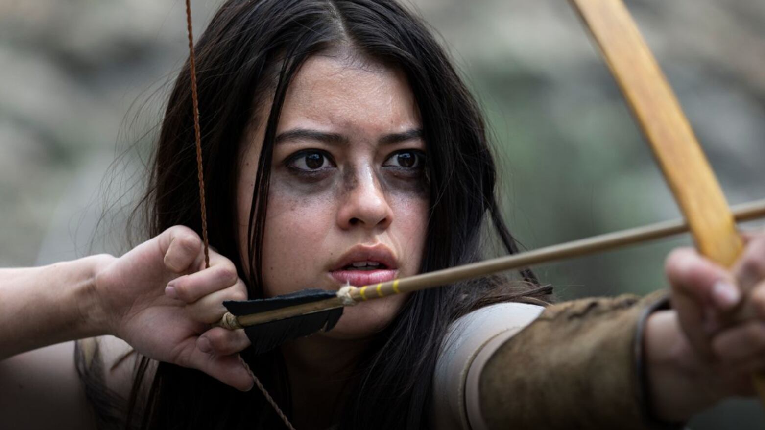 Amber Midhunter se enfrentará al cazador alienígena en "Depredador: La presa"