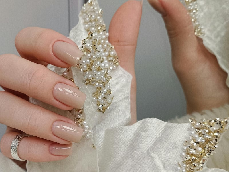 ¿Qué son las uñas ‘cárdigan’? La tendencia de manicure para quienes buscan algo realmente diferente