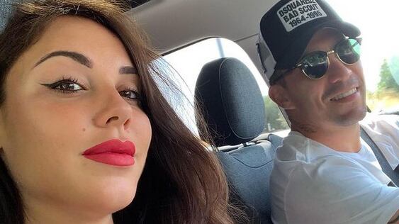 Cristina Morales y Gary Medel