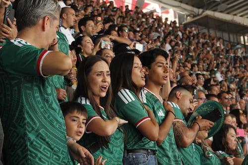 Captan a Kenia Os en el partido de México vs Sudáfrica ¿Iba acompañada?