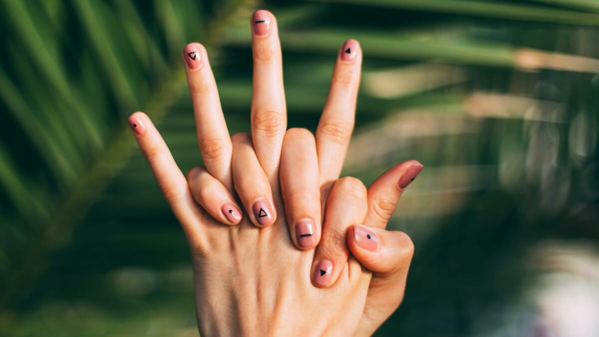 Esta es la manicura que tienes que pedir en tu próxima visita al salón de belleza.