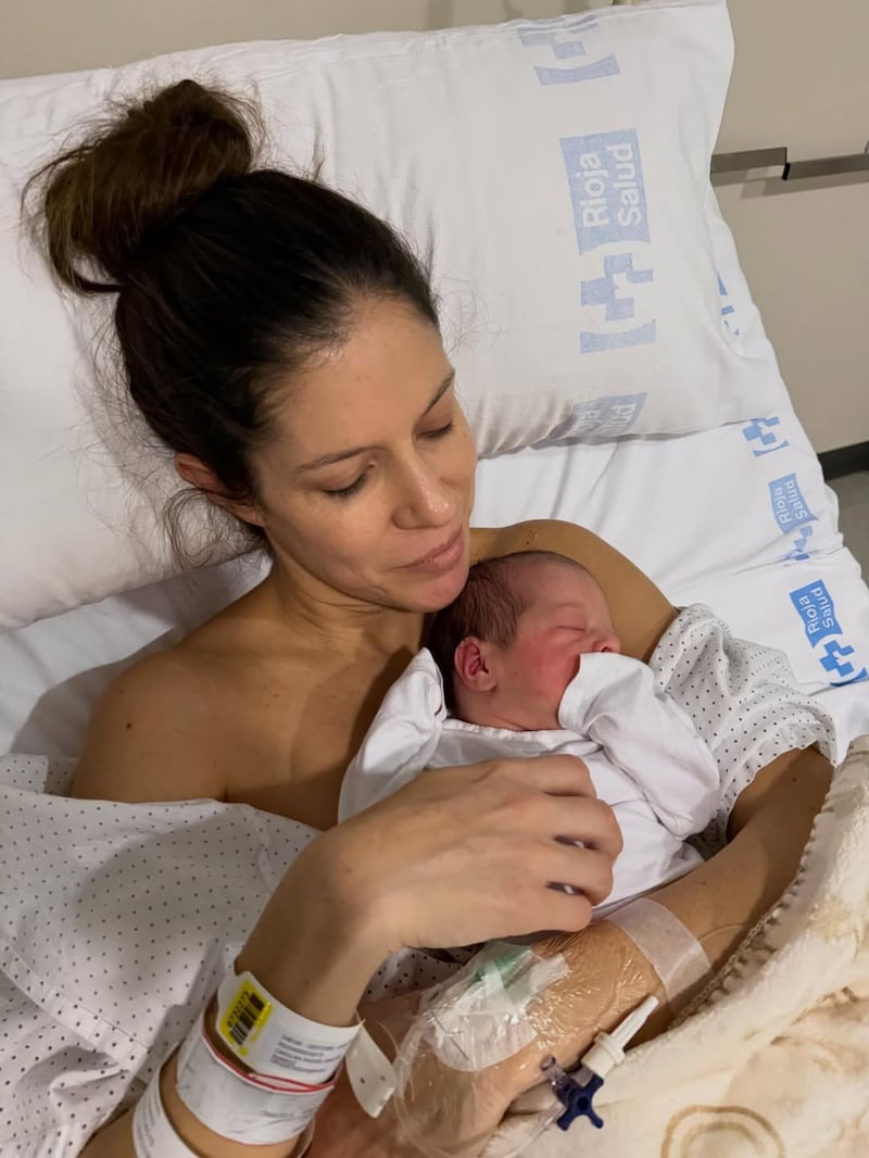 Chef Caro junto a su bebé