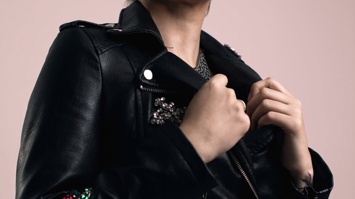 Las ‘moto jackets’ son todo lo que necesitarás este 2025 para lucir como toda una diva.