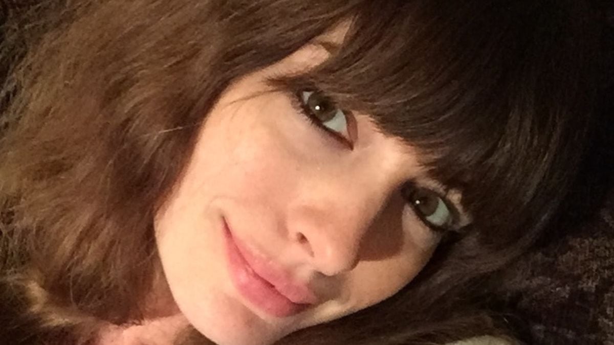 Anne Hathaway es elogiada por los outfits casuales que utiliza