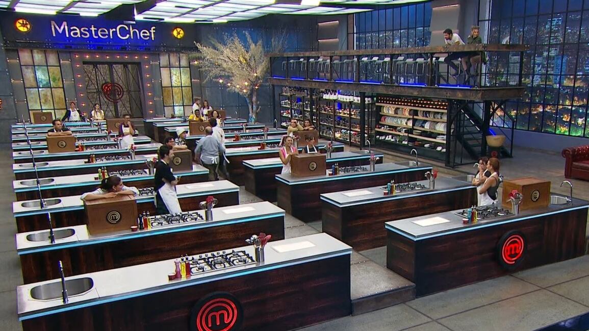 Las intervenciones de este famoso en 'MasterChef Celebrity Colombia' han dado pie a que sus compañeros piensen que necesita atención.