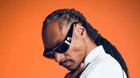 ¿Snoop Dogg limpiando parabrisas en Cali?