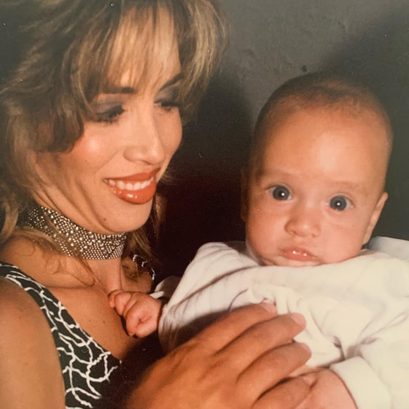 Ana María Hoyos y su primer bebé en su bautizo