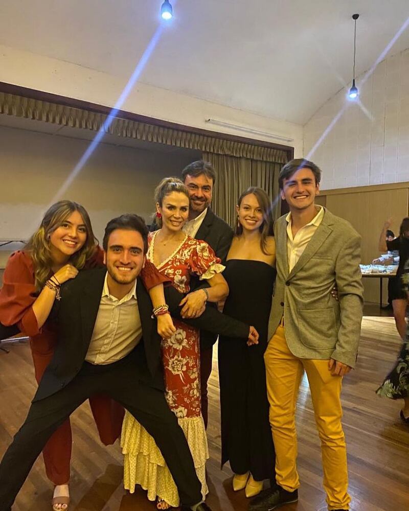 La familia de Ana María Hoyos en la actualidad
