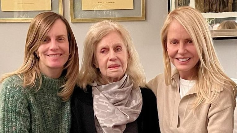 La animadora de CHV dio alentadores detalles respecto del tercer tratamiento de cáncer que realiza su madre.