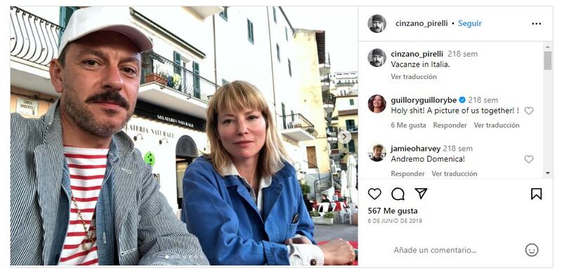 Enzo Cilenti junto a su esposa, Sienna Guillory