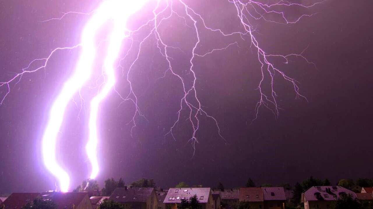 Super rayos qué causa que un relámpago sea más fuerte en algunas zonas de la Tierra