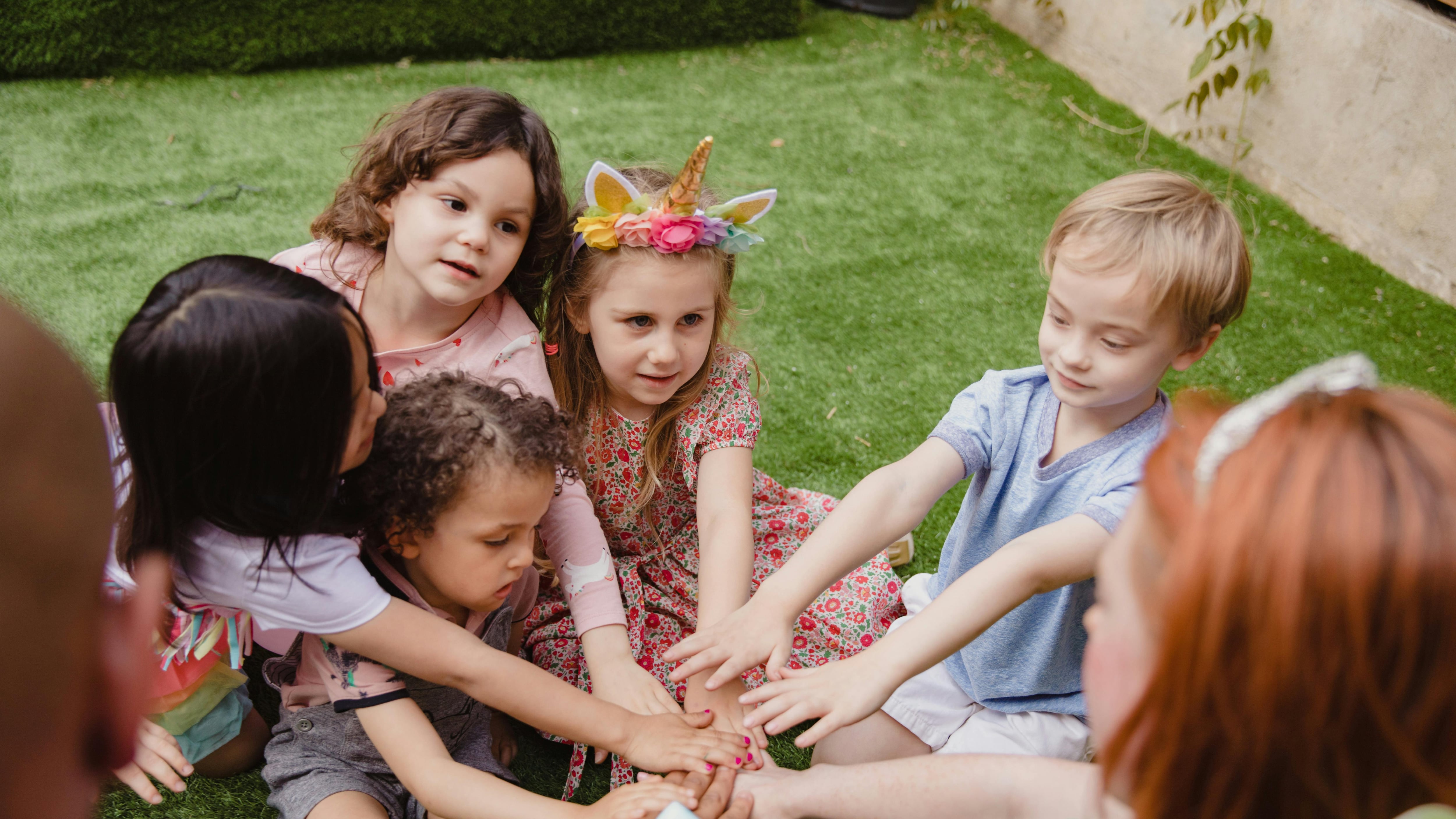 Foto de RDNE Stock project: https://www.pexels.com/es-es/foto/amor-gente-verano-nina-8385030/