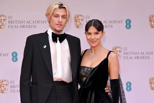 Jon Bon Jovi detalla cómo fue el casamiento de su hijo con Millie Bobby Brown