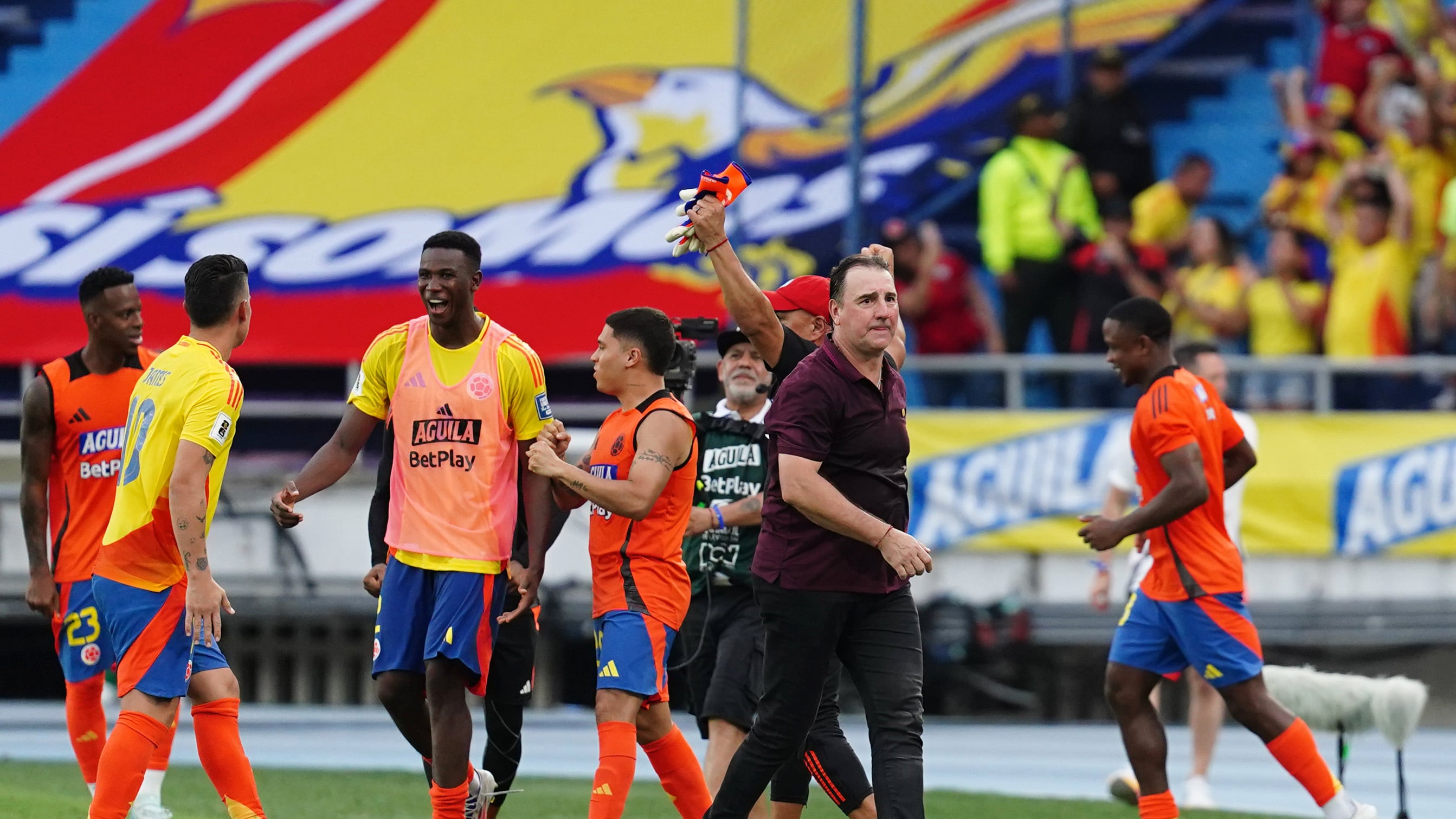 Néstor Lorenzo tenía preocupados a los hinchas por no dejar su estilo y estar claramente acalorado.