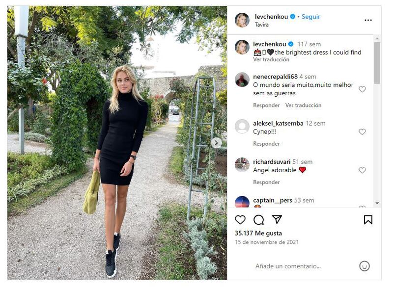 La combinación de minivestido y tenis arrasará durante la temporada primaveral