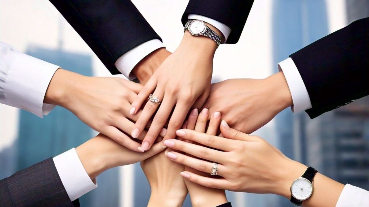 Imagen referencial de mujeres profesionales unidas