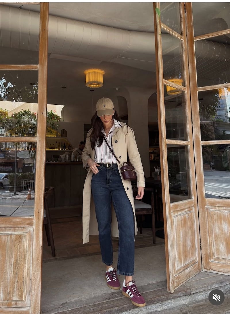 Cómo usar mom jeans en 2026